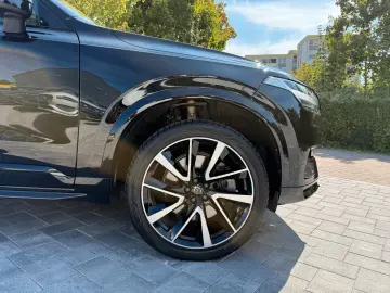 VOLVO XC90 T8 AWD PLUS DARK AHK CAM PANO BEL.SITZE HK