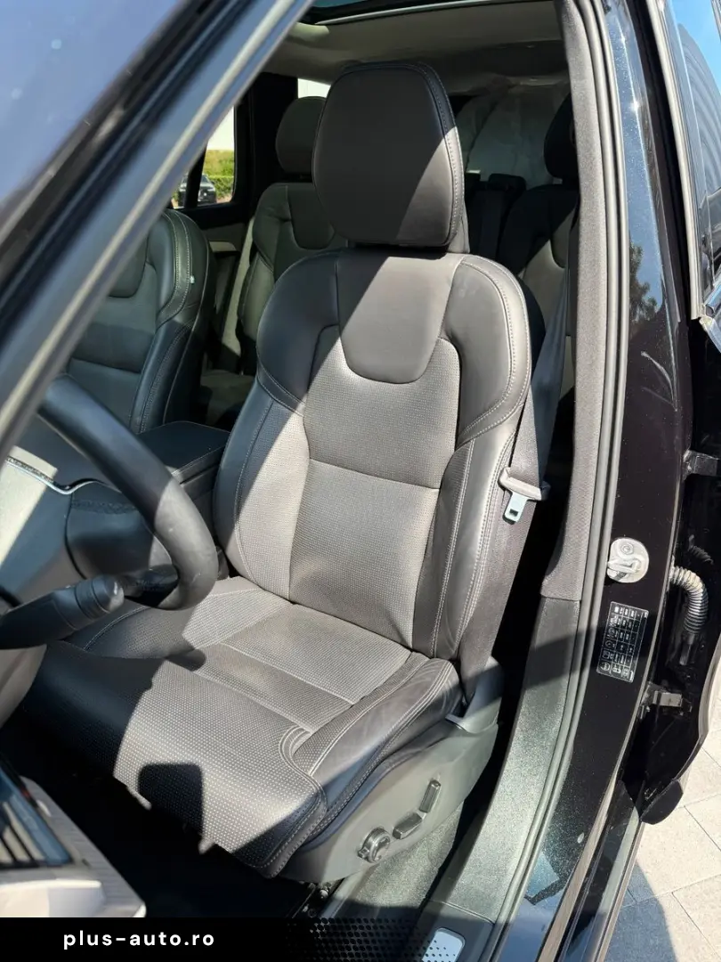 VOLVO XC90 T8 AWD PLUS DARK AHK CAM PANO BEL.SITZE HK