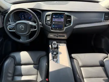 VOLVO XC90 T8 AWD PLUS DARK AHK CAM PANO BEL.SITZE HK