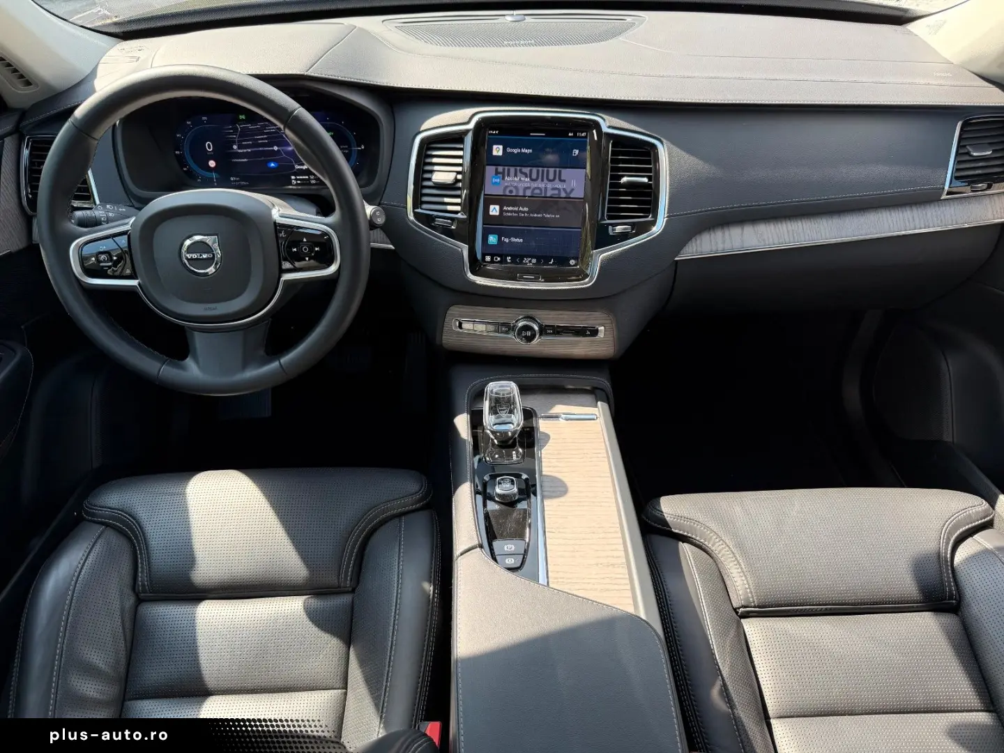 VOLVO XC90 T8 AWD PLUS DARK AHK CAM PANO BEL.SITZE HK