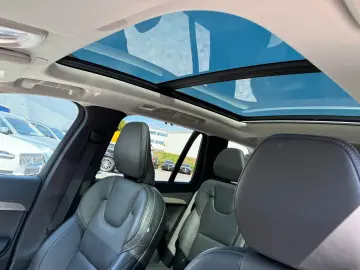 VOLVO XC90 T8 AWD PLUS DARK AHK CAM PANO BEL.SITZE HK