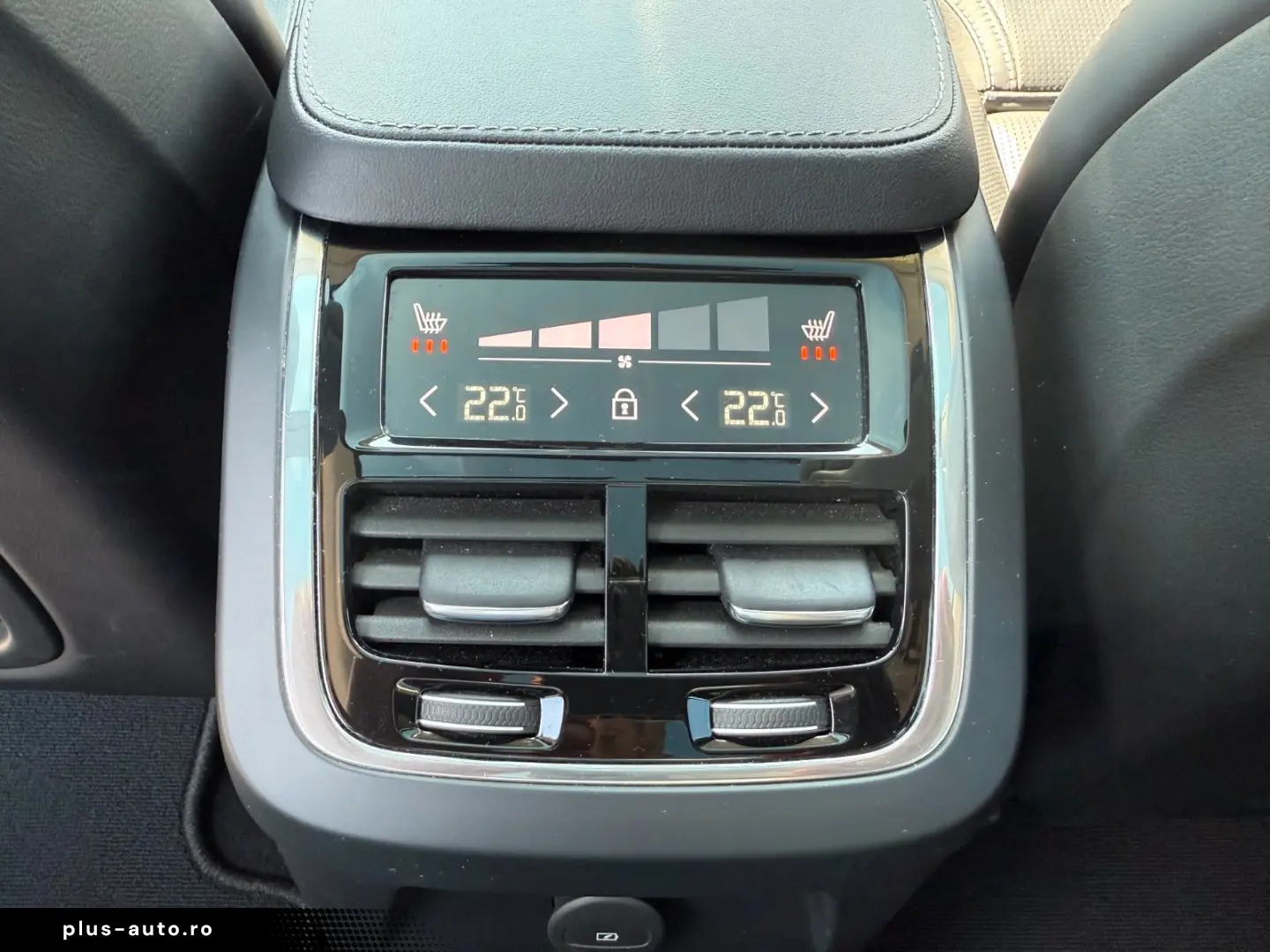 VOLVO XC90 T8 AWD PLUS DARK AHK CAM PANO BEL.SITZE HK