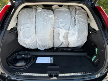 VOLVO XC90 T8 AWD PLUS DARK AHK CAM PANO BEL.SITZE HK