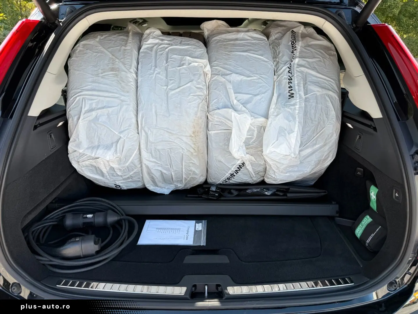 VOLVO XC90 T8 AWD PLUS DARK AHK CAM PANO BEL.SITZE HK