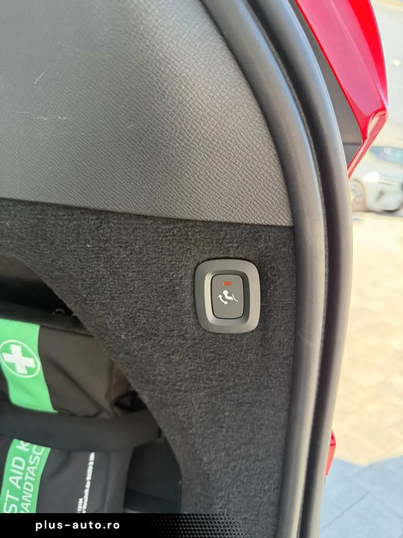 VOLVO XC90 T8 AWD PLUS DARK AHK CAM PANO BEL.SITZE HK