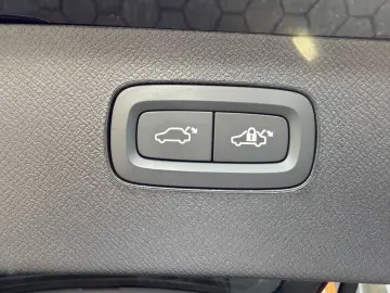 VOLVO XC 90 T8 Core Recharge Plug-In Hybrid AWD