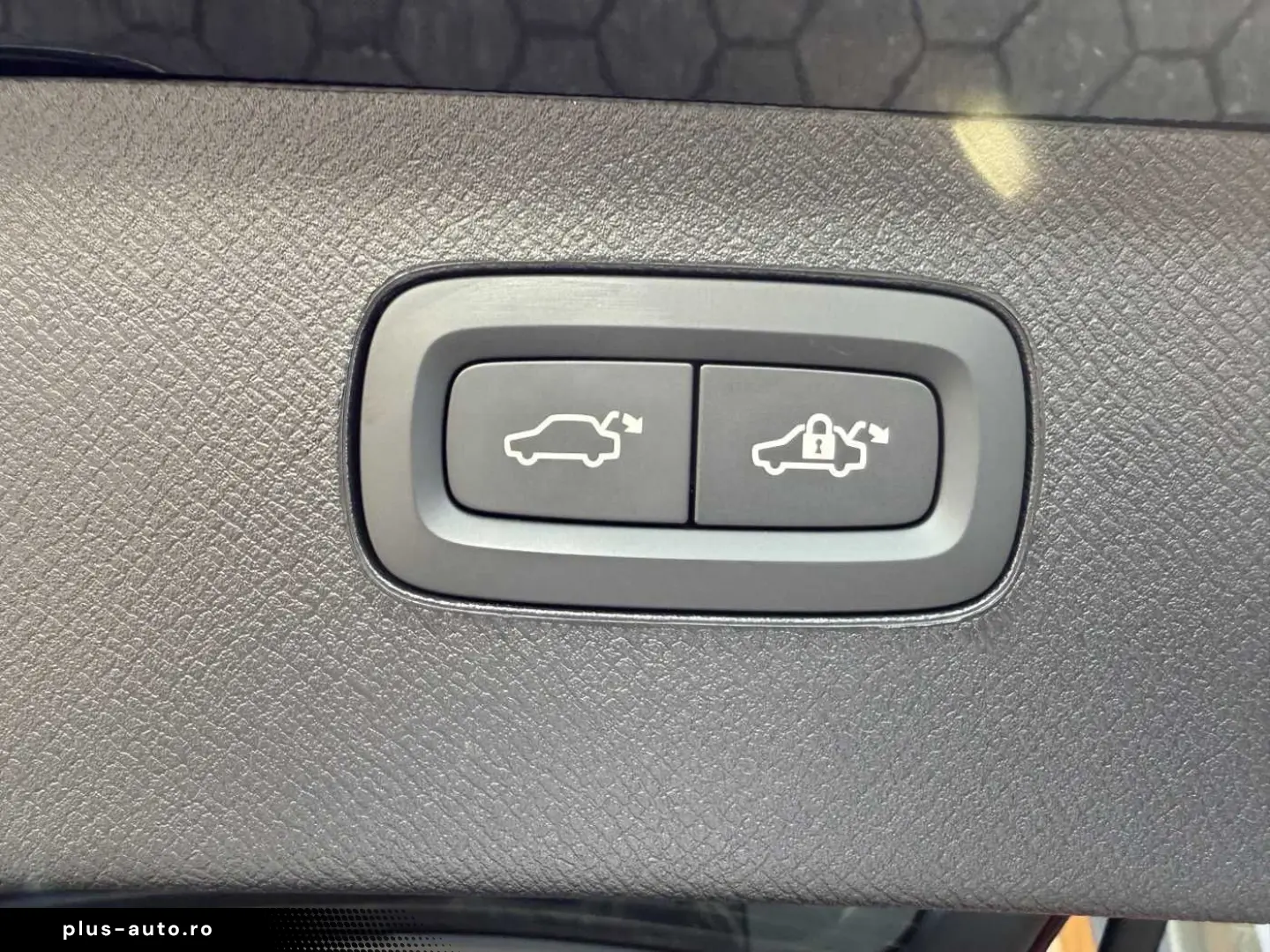 VOLVO XC 90 T8 Core Recharge Plug-In Hybrid AWD