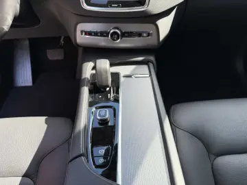 VOLVO XC 90 T8 Core Recharge Plug-In Hybrid AWD