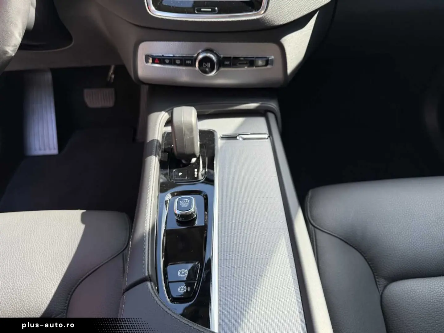 VOLVO XC 90 T8 Core Recharge Plug-In Hybrid AWD