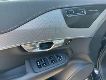 VOLVO XC90 B5 AWD Plus-Bright 7S Glasd Standh 360 Lede