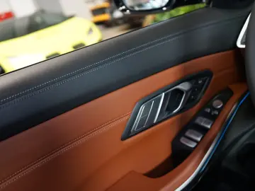 BMW M3 Comp. RWD CERAMIC MERINO LASER 76.240€ NETTO