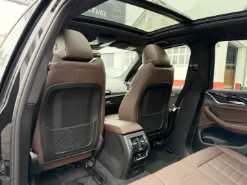 BMW X3 xDr30e xLine PANO Laser HUD Leder KeyGO 4xSHZ