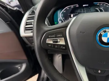 BMW X3 xDr30e xLine PANO Laser HUD Leder KeyGO 4xSHZ