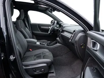 VOLVO XC40 B4 Ultra Black Edition AHK ACC 360