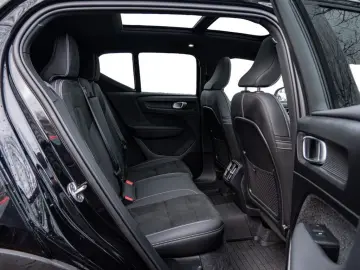 VOLVO XC40 B4 Ultra Black Edition AHK ACC 360