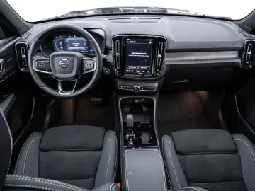 VOLVO XC40 B4 Ultra Black Edition AHK ACC 360