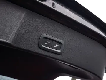 VOLVO XC40 B4 Ultra Black Edition AHK ACC 360