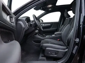 VOLVO XC40 B4 Ultra Black Edition AHK ACC 360