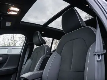 VOLVO XC40 B4 Ultra Black Edition AHK ACC 360