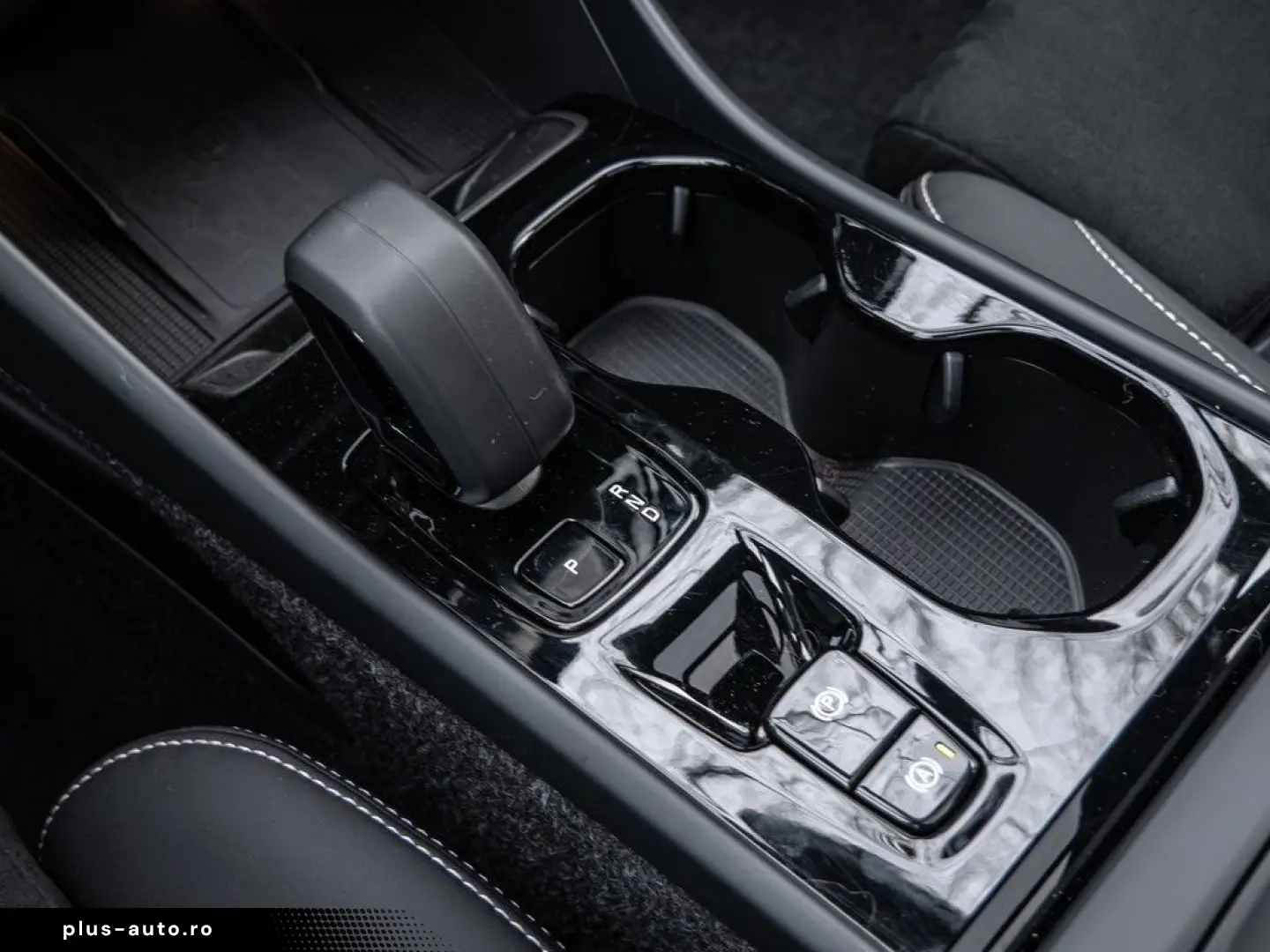 VOLVO XC40 B4 Ultra Black Edition AHK ACC 360