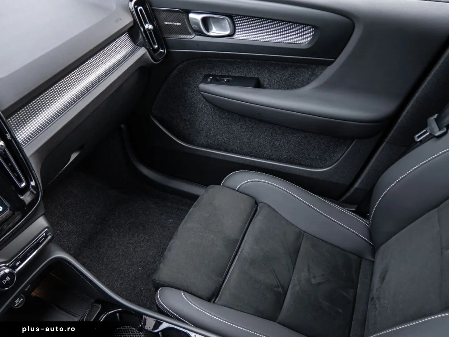 VOLVO XC40 B4 Ultra Black Edition AHK ACC 360