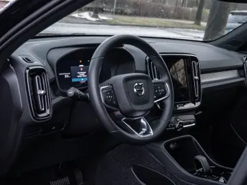 VOLVO XC40 B4 Ultra Black Edition AHK ACC 360