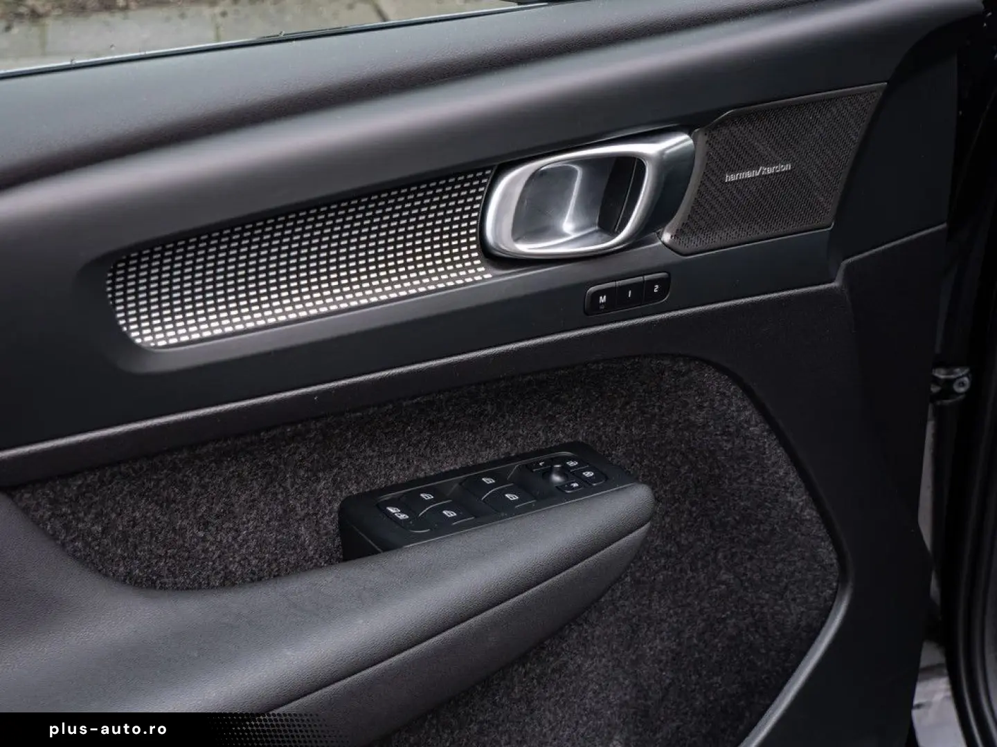 VOLVO XC40 B4 Ultra Black Edition AHK ACC 360