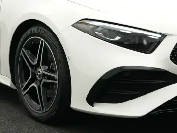 MERCEDES-BENZ A 200 AMG-Line Multi Kamera Night Ambi
