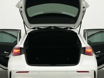 MERCEDES-BENZ A 200 AMG-Line Multi Kamera Night Ambi