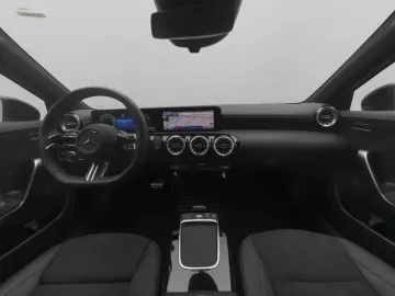 MERCEDES-BENZ A 200 AMG-Line Multi Kamera Night Ambi