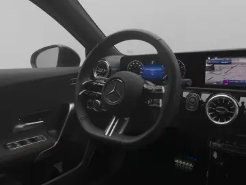 MERCEDES-BENZ A 200 AMG-Line Multi Kamera Night Ambi
