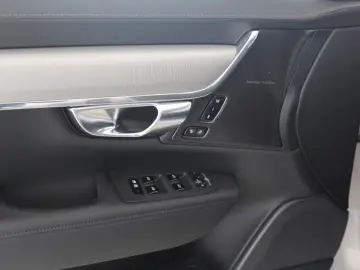 VOLVO V90 T6 Plus Dark Recharge Plug-In Hybrid AWD