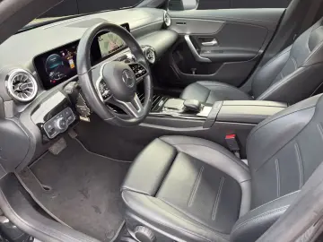 MERCEDES-BENZ CLA 180 Progressive
