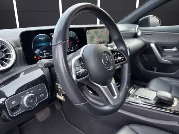 MERCEDES-BENZ CLA 180 Progressive