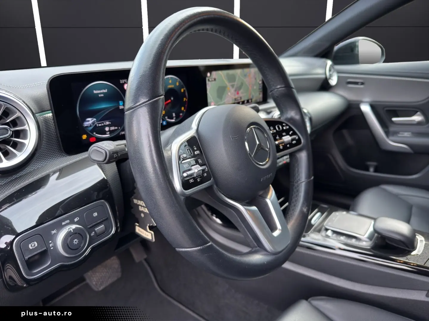 MERCEDES-BENZ CLA 180 Progressive