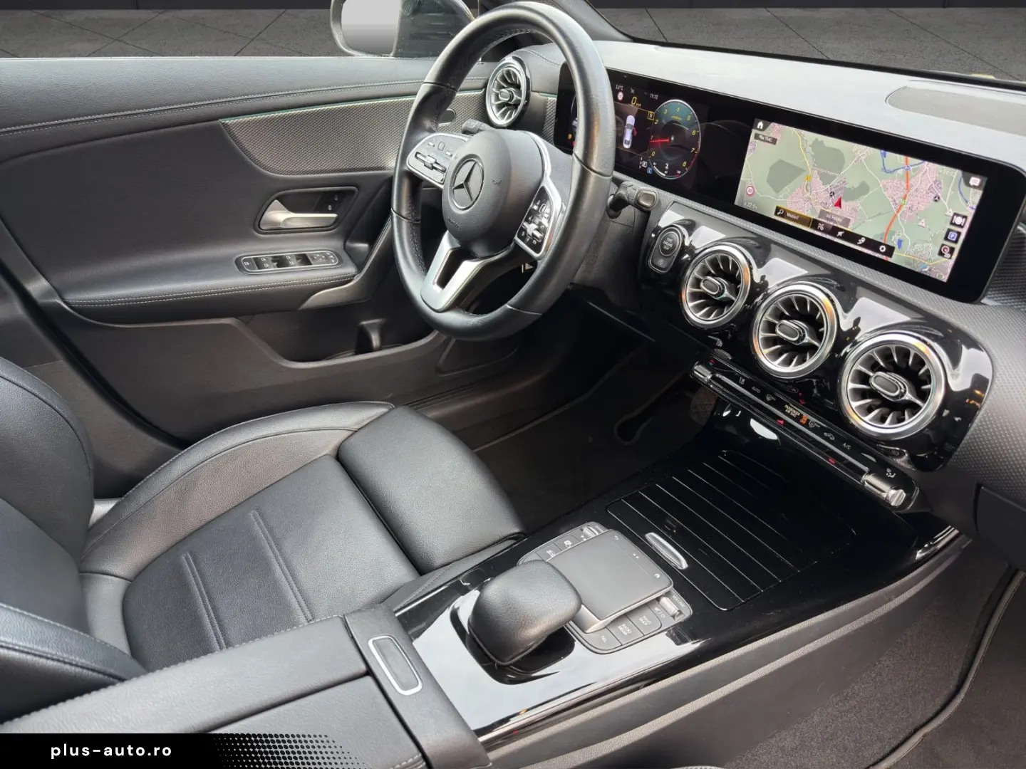 MERCEDES-BENZ CLA 180 Progressive