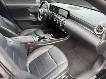 MERCEDES-BENZ CLA 180 Progressive