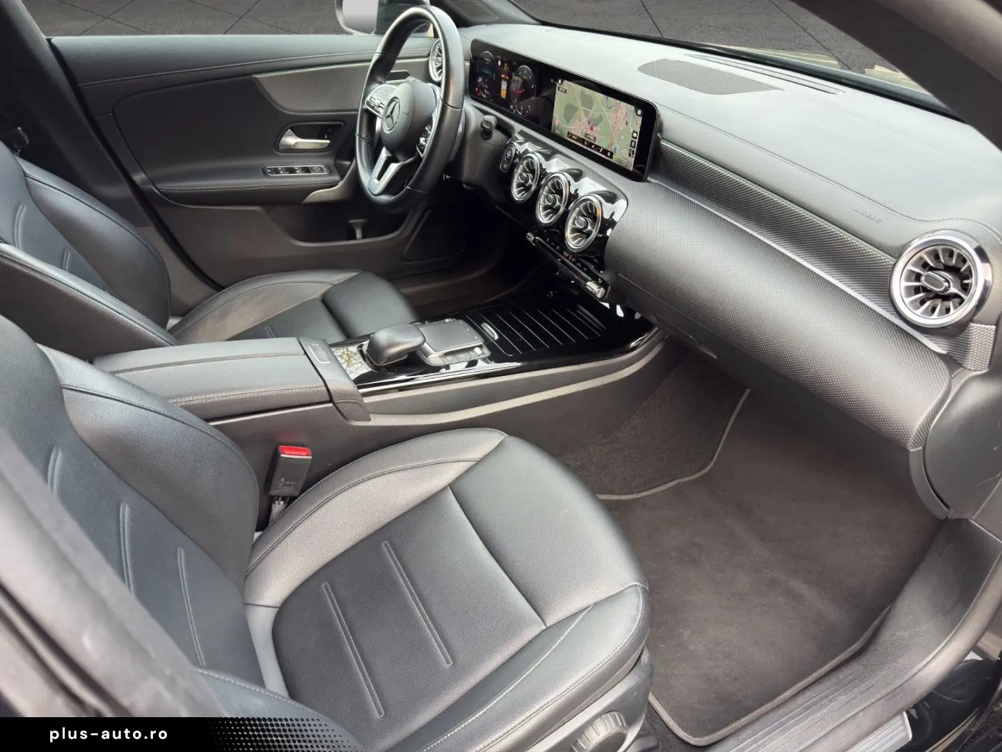 MERCEDES-BENZ CLA 180 Progressive