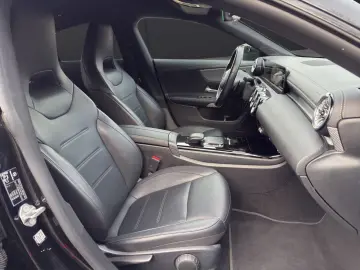 MERCEDES-BENZ CLA 180 Progressive