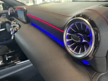 MERCEDES-BENZ CLA 250 e AMG