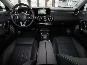 MERCEDES-BENZ CLA 250 e Coupé