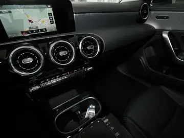 MERCEDES-BENZ CLA 250 e Coupé