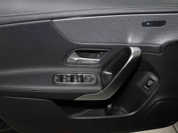 MERCEDES-BENZ CLA 250 e Coupé