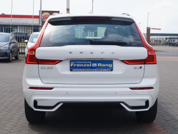 VOLVO XC60 Plus Dark AWD  Kamera LED Lane ACC H&K SHZ