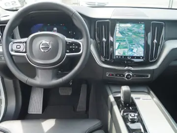 VOLVO XC60 Plus Dark AWD  Kamera LED Lane ACC H&K SHZ