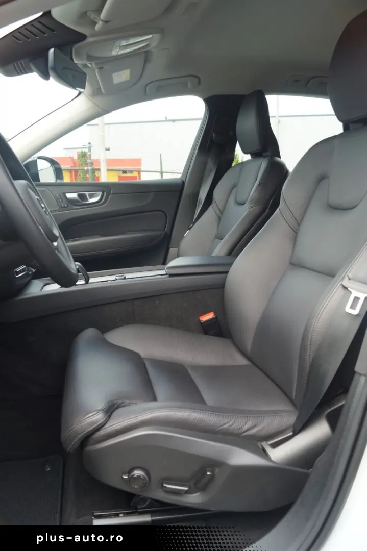 VOLVO XC60 Plus Dark AWD  Kamera LED Lane ACC H&K SHZ