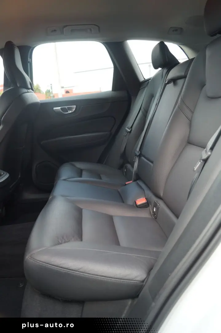 VOLVO XC60 Plus Dark AWD  Kamera LED Lane ACC H&K SHZ