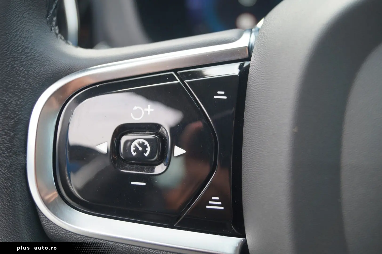 VOLVO XC60 Plus Dark AWD  Kamera LED Lane ACC H&K SHZ