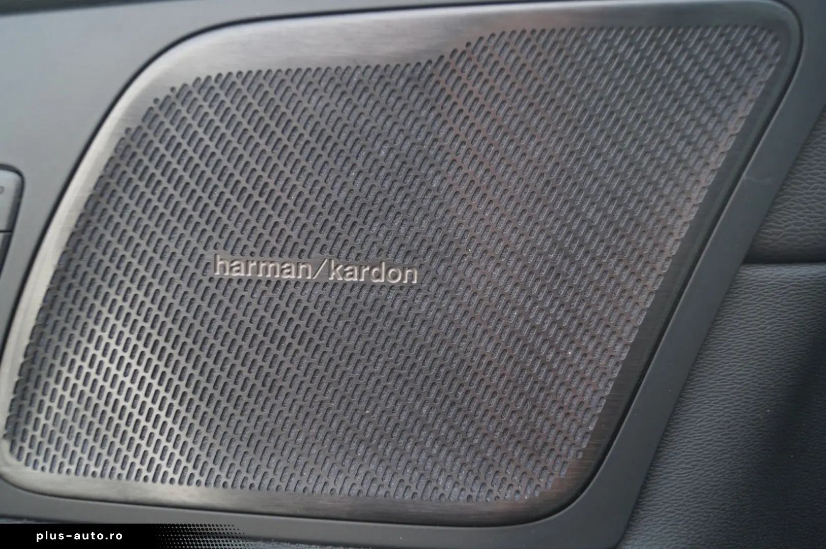 VOLVO XC60 Plus Dark AWD  Kamera LED Lane ACC H&K SHZ