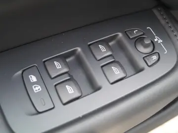 VOLVO XC60 Plus Dark AWD  Kamera LED Lane ACC H&K SHZ